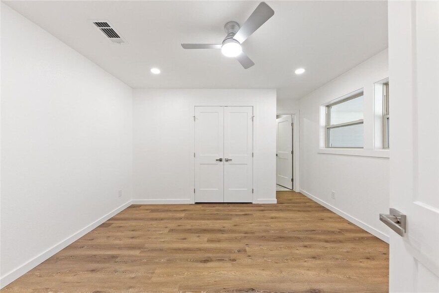 Building Photo - 3616 Woodleigh Dr