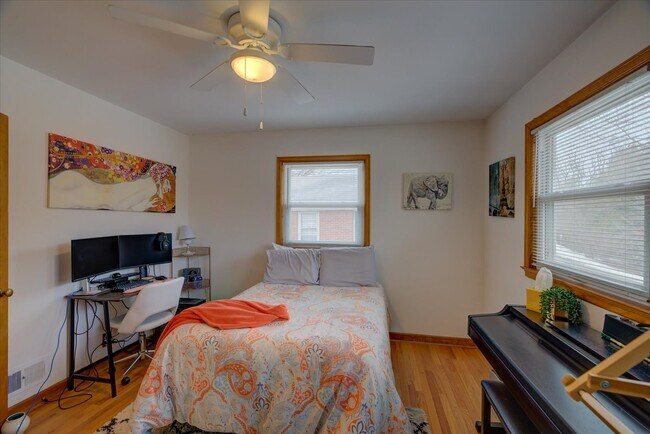 Building Photo - 717 Pickford St