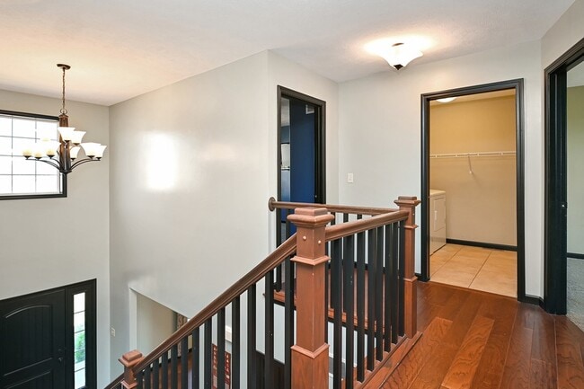 Building Photo - 1204 Ledgestone Dr