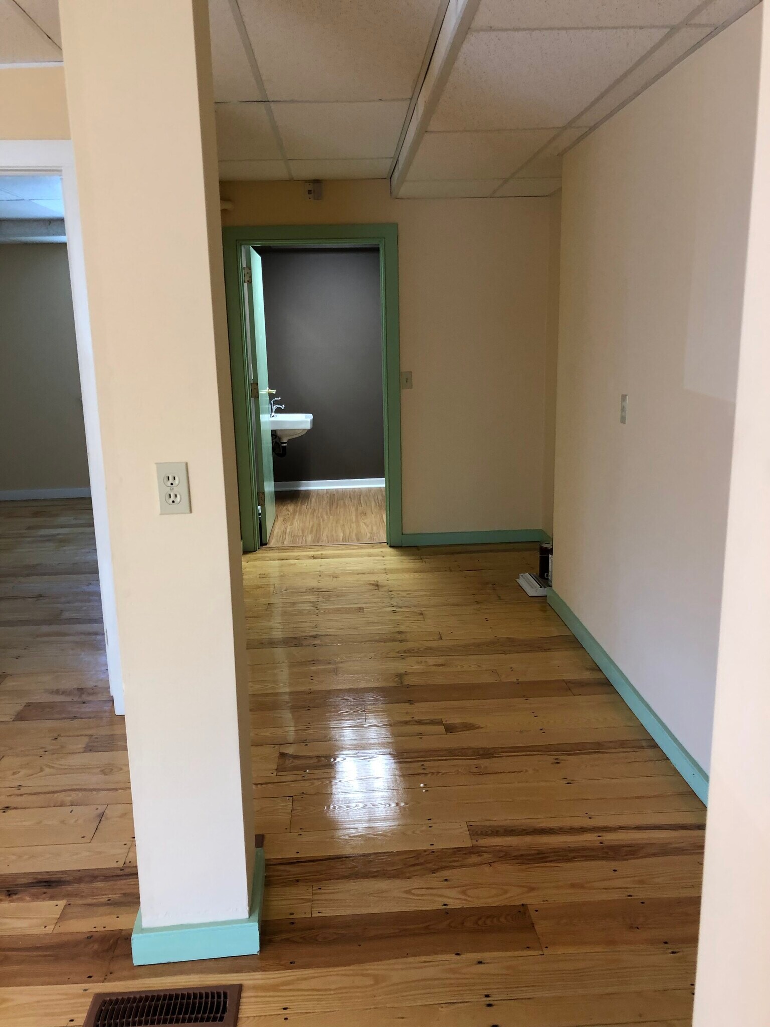 Building Photo - 600 S Britain Rd