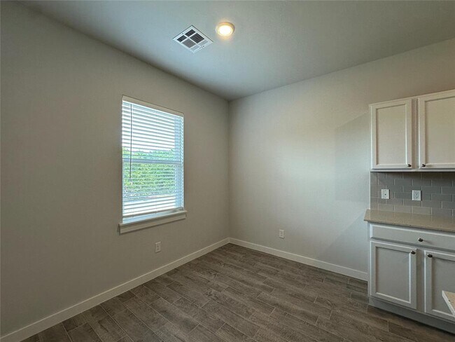Building Photo - 18000 Lantana Loop