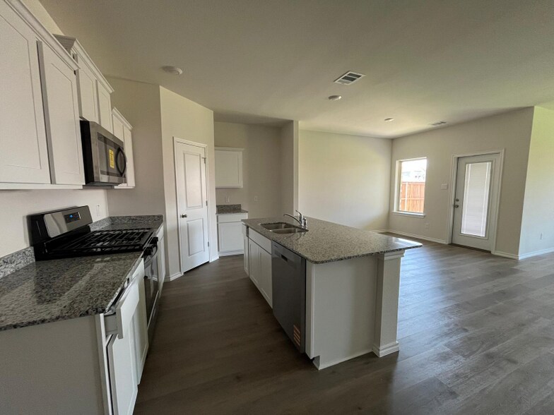 Building Photo - 3904 Malachite Dr