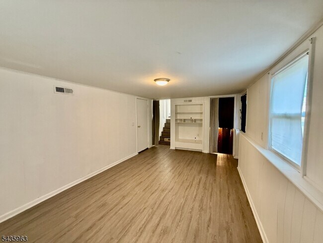 Building Photo - 65 Wabeno Ave