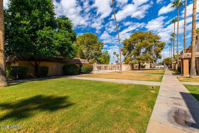 Building Photo - 7126 N 19th Ave