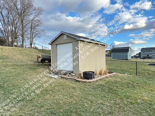Building Photo - 1709 Crabapple Ln