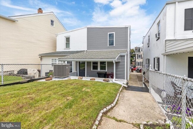 Building Photo - 436 Grove St
