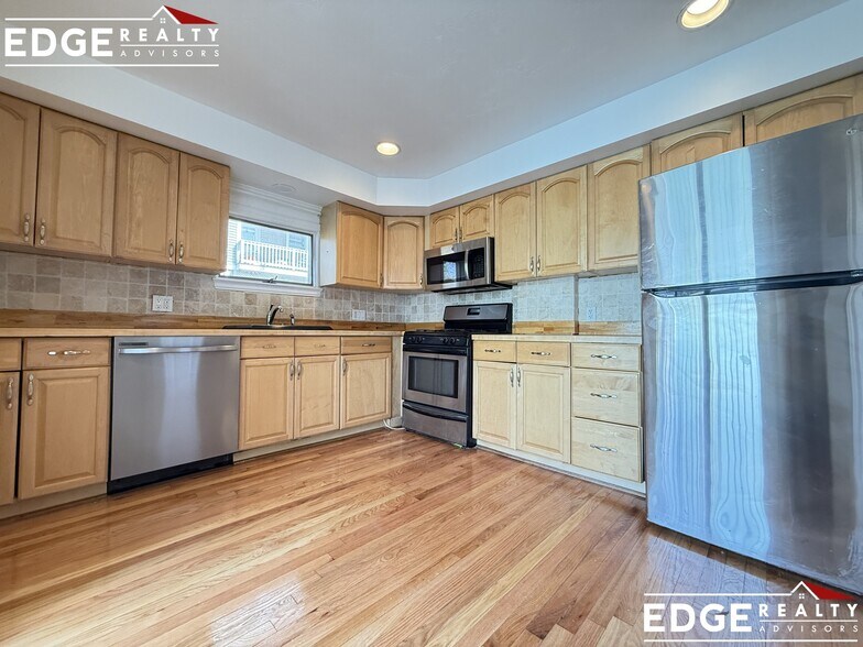 Building Photo - 9 Pennsylvania Ave