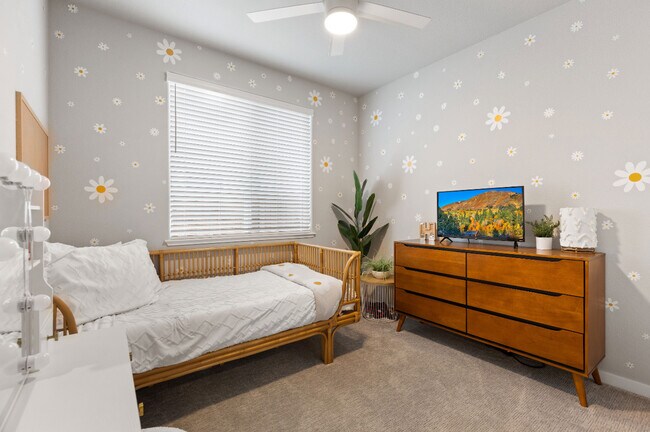 Building Photo - 1305 Swallowtail Dr