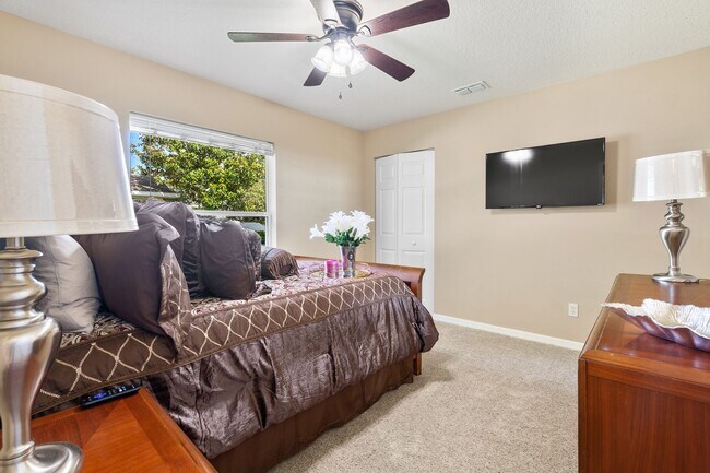 Building Photo - Fully furnished home