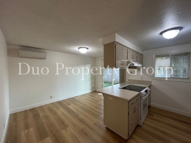 Building Photo - Updated West Eugene Home
