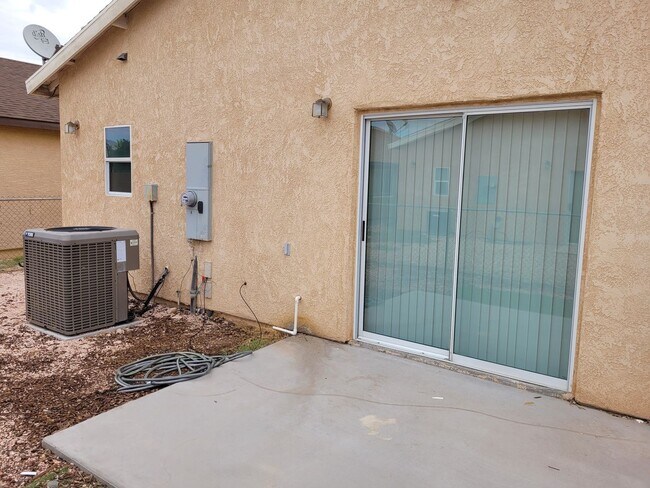 Building Photo - 1495 Verde Dr