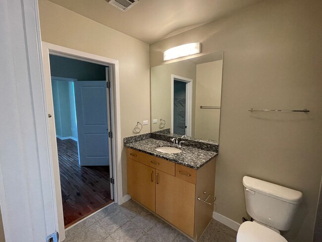 Building Photo - Eclipse 2 Bedroom + 2 Bath in Heart of Buc...