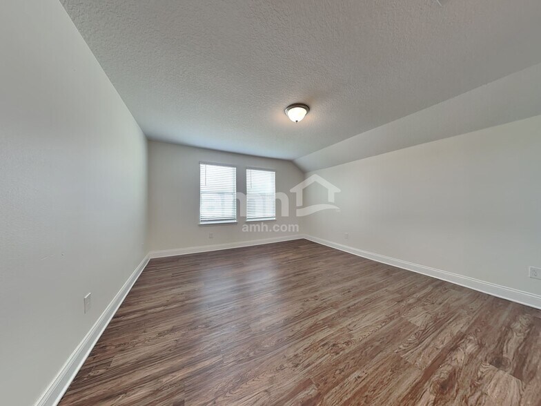 Building Photo - 2470 Ixora Ct