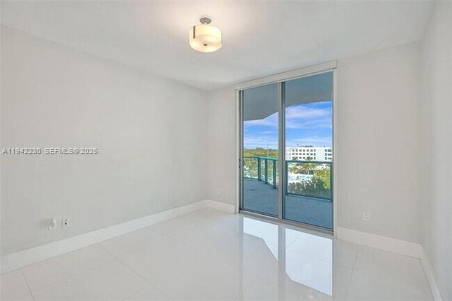 Building Photo - 17301 Biscayne Blvd