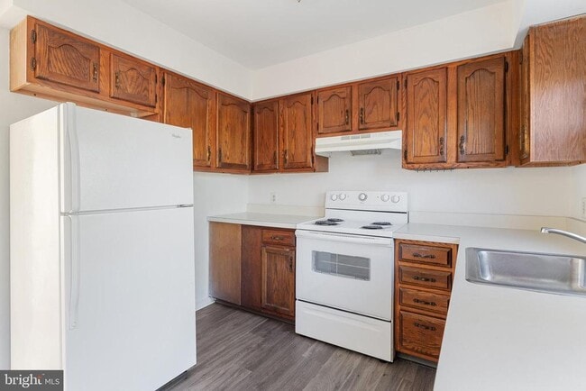 Building Photo - 2118 Kaiser Dr