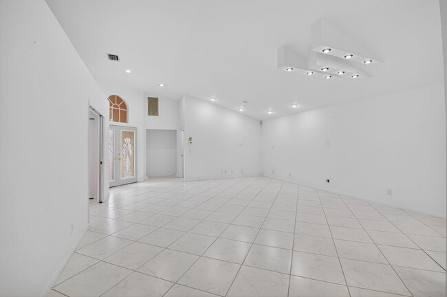 Building Photo - 7558 Ironbridge Cir