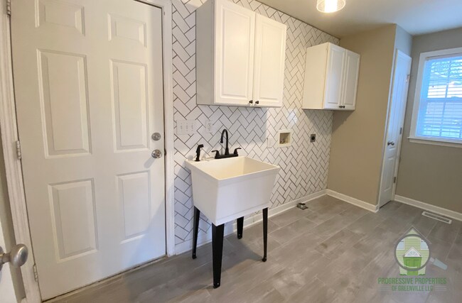 Building Photo - 9 Jude Ct