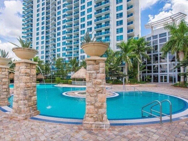 Building Photo - 2  Bedroom 2 baths Unfurnished Luxury Condo in Sunrise, Florida - Great Rental Price!