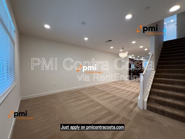 Building Photo - 5217 S Esprit Loop