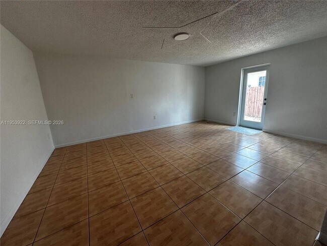 Building Photo - 350 W 34th St