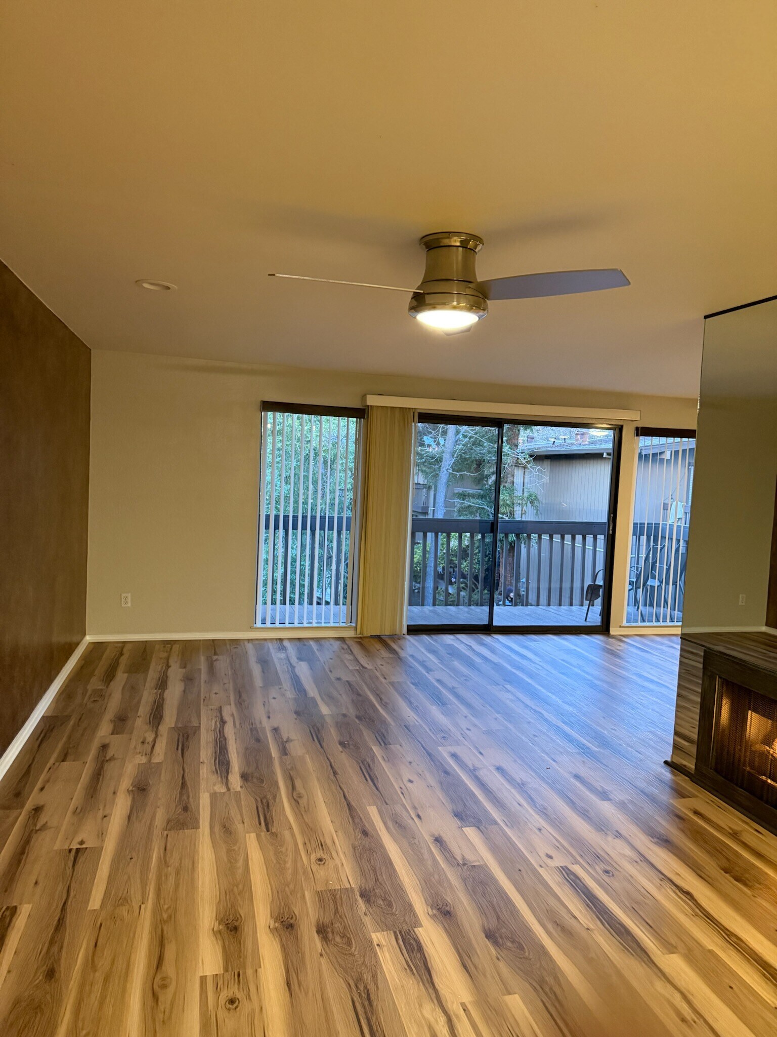 Living room - 911 Fulton Ave