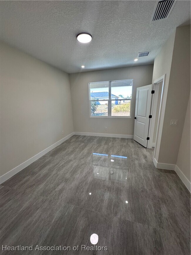 Building Photo - 619 Aston Martin Dr