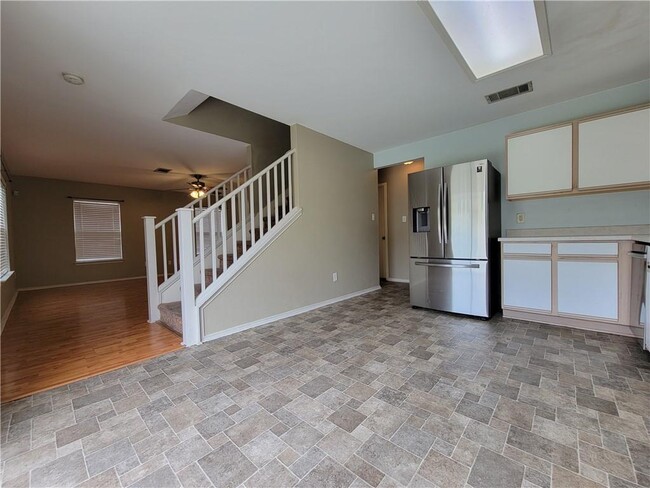 Building Photo - 1061 Canterbury Trail