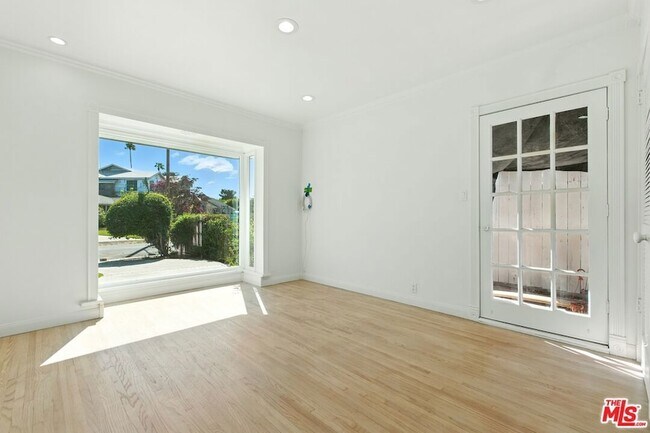 Building Photo - 4640 Laurelgrove Ave