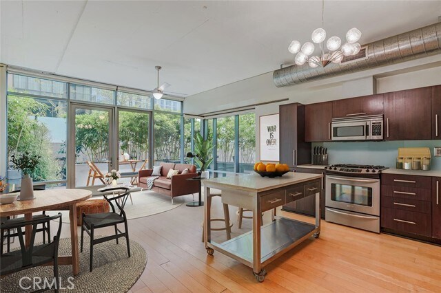 Building Photo - 1100 S Hope St