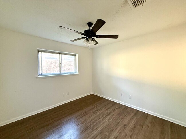 Building Photo - 2513 Tilman Dr