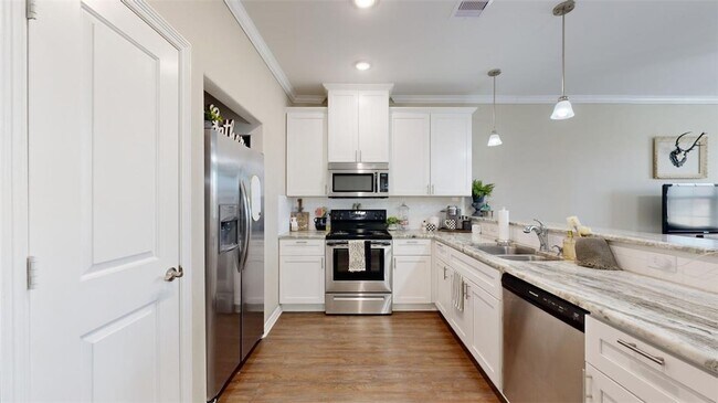 Building Photo - 2155 Big River St