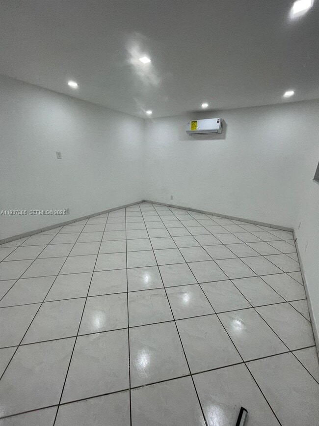 Building Photo - 5401 Hollywood Blvd