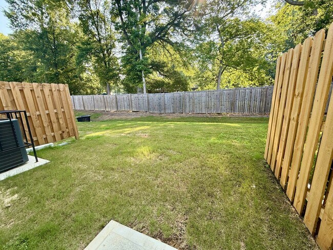 Building Photo - Luxury Townhome in Adairsville