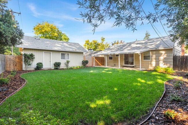 Building Photo - 2124 Maryal Dr