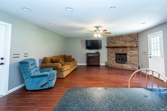 Building Photo - 7122 Woods Dr