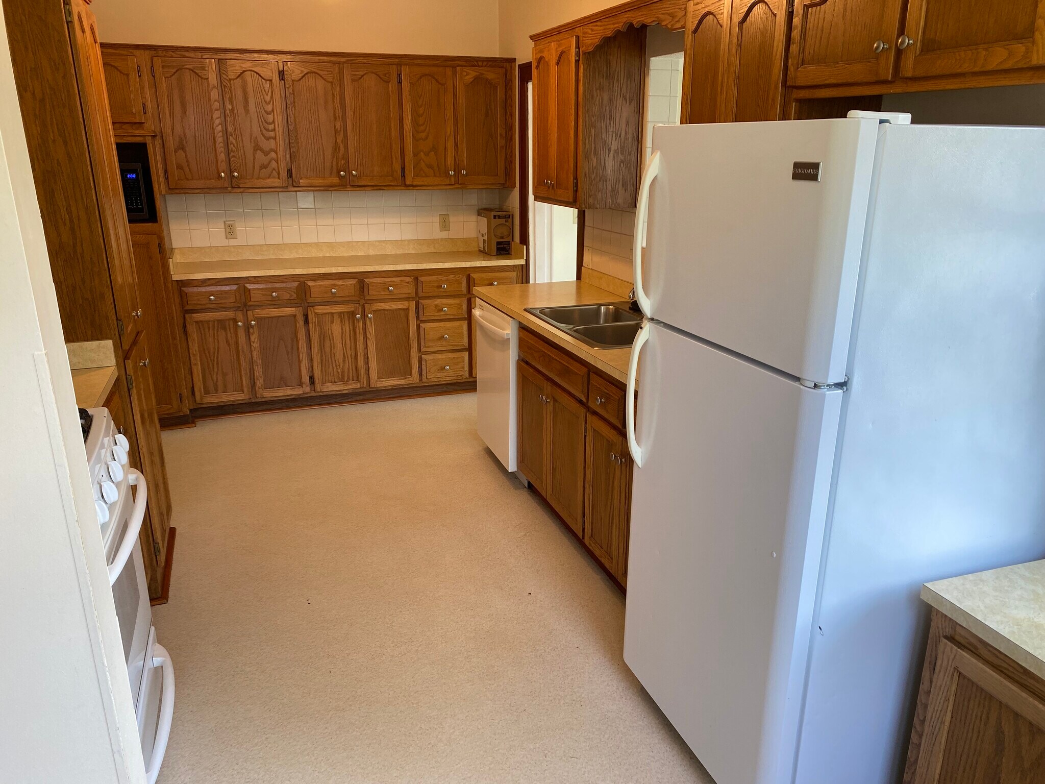 Spacious kitchen, lots of cabinets - 4441 Wyoming St