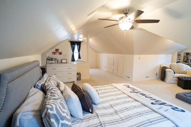 Building Photo - 2917 Hampshire Ave S