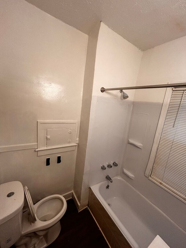 Building Photo - 3-bedroom located on Detroit's East side!