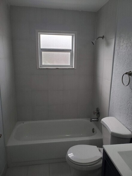 Building Photo - 516 NW 53rd St