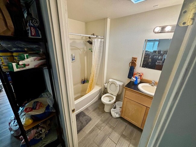 Building Photo - 621 S Jefferson St