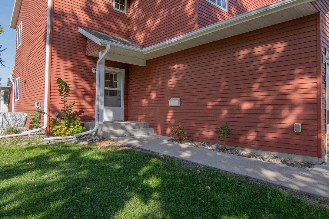 Front entry - 129 16th St S