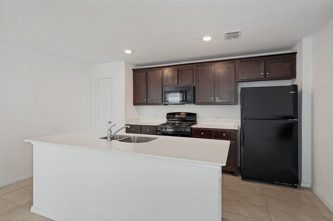 Building Photo - 14045 Ilderton St