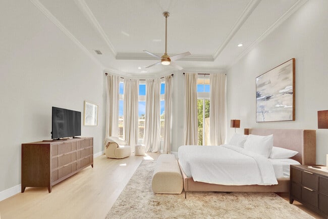 Building Photo - 528 Les Jardin Dr