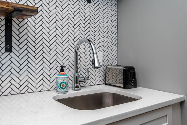 Building Photo - 215 Piedmont Ave NE