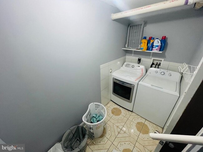 Building Photo - 13200 Cabinwood Dr