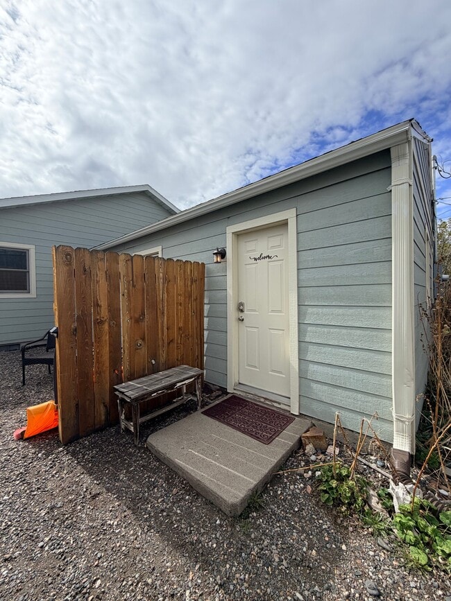 Building Photo - 405 S 12th St