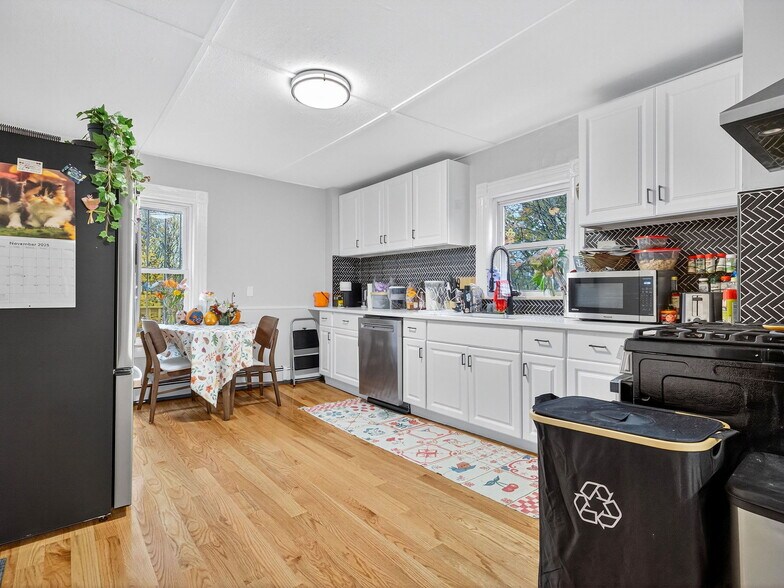 Building Photo - 114 Woodstock St