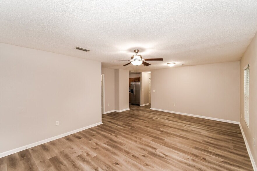 Building Photo - 2140 Thomas Ct