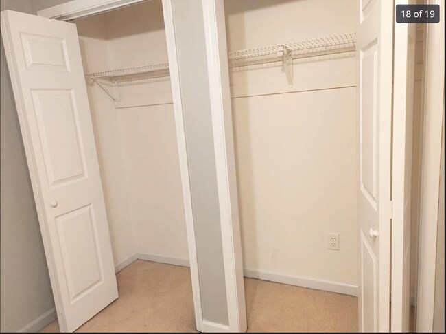 Building Photo - 122 Bach Dr