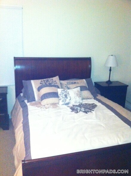 Building Photo - 9 Etna St